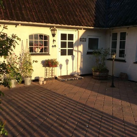 Bed And Breakfast - Stakdelen 47 Allerup Exterior photo